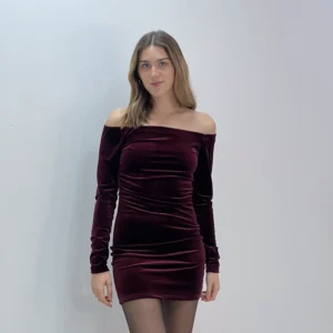 VESTIDO HOMBROS TERCIOPELO