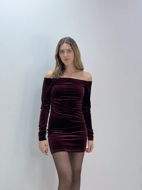 VESTIDO HOMBROS TERCIOPELO
