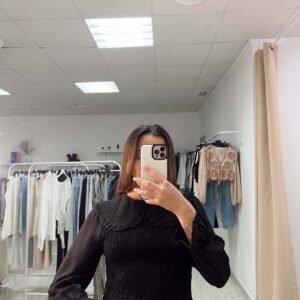 CAMISA CUELLO NEGRA