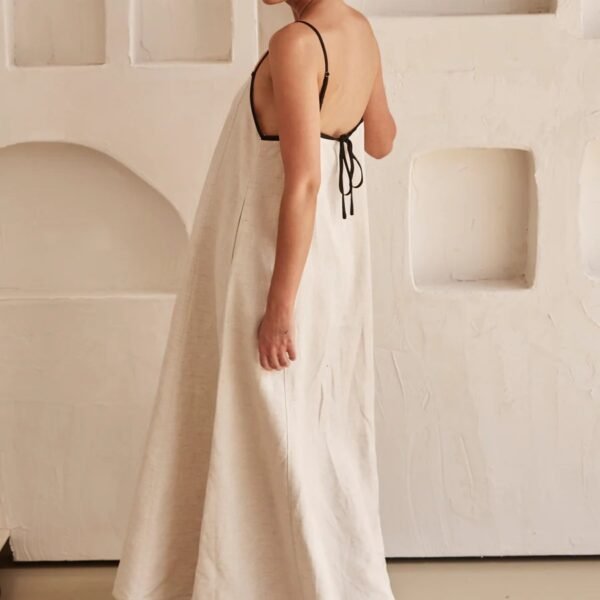 VESTIDO BEIGE DETALLE NEGRO - Imagen 3