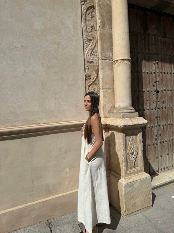 VESTIDO BEIGE DETALLE NEGRO - Imagen 4